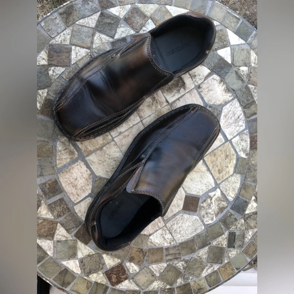 ☔️Skechers brown distressed slip on shoes